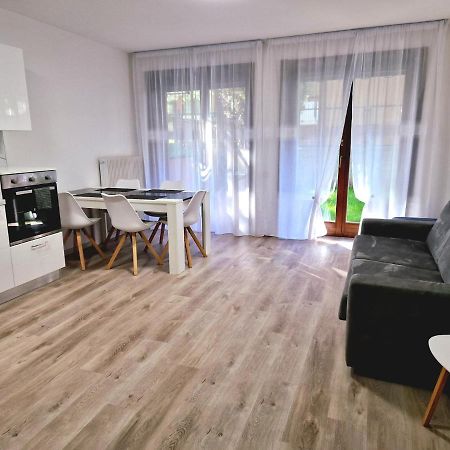 Holiday Residence With Private Garden Buitenkant foto