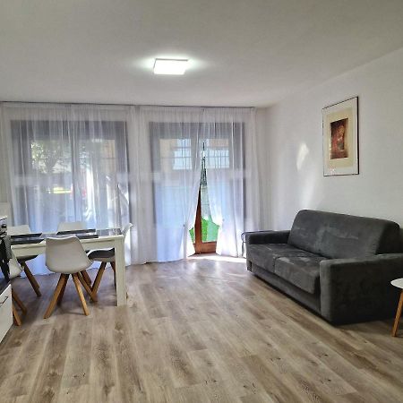 Holiday Residence With Private Garden Buitenkant foto
