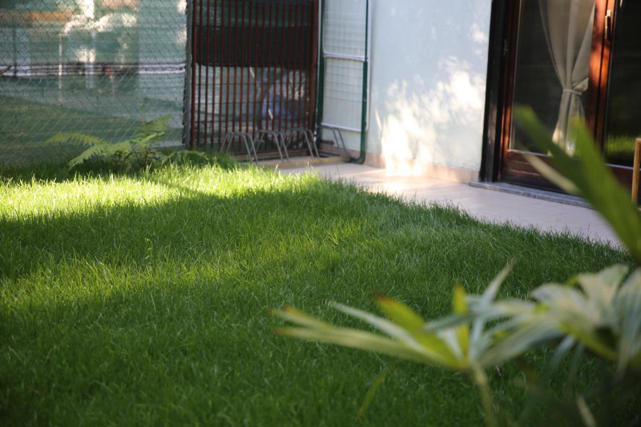 Holiday Residence With Private Garden Buitenkant foto