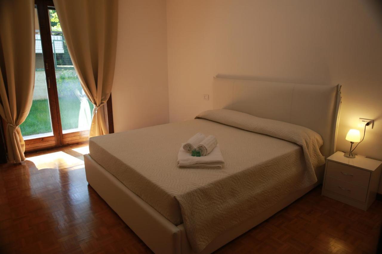 Holiday Residence With Private Garden Buitenkant foto