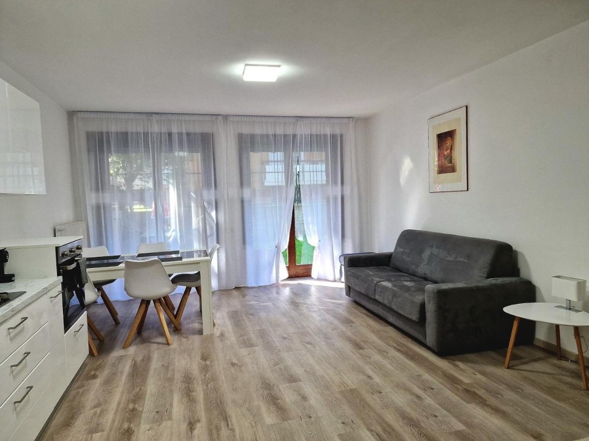 Holiday Residence With Private Garden Buitenkant foto